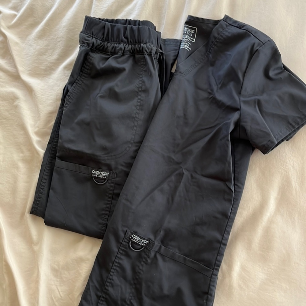 Cherokee scrubs set (top and bottoms)